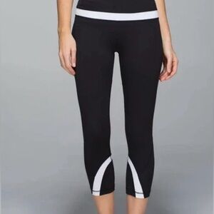 Lululemon Black and White Cropped Active Leggings size 8